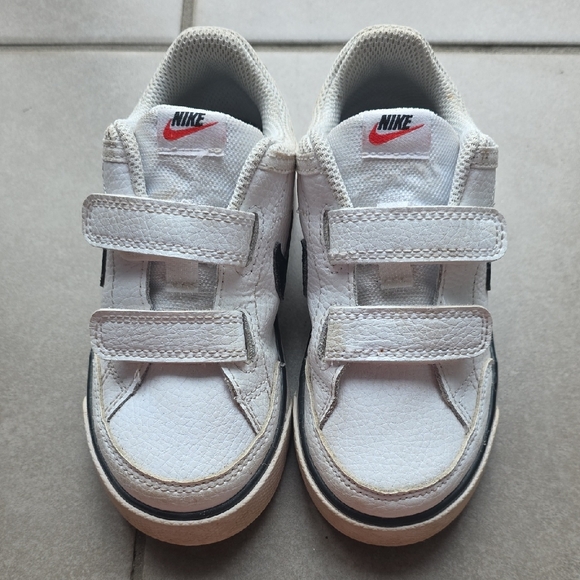 2/$20 Nike - White and Black Sneakers With Velcro Straps - Size 9C - Picture 3 of 5